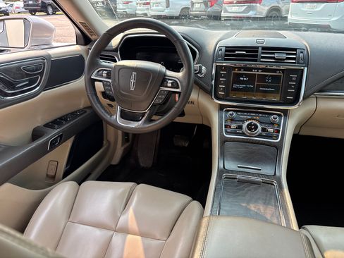 Used 2017 Lincoln Continental Premiere FWD image 28