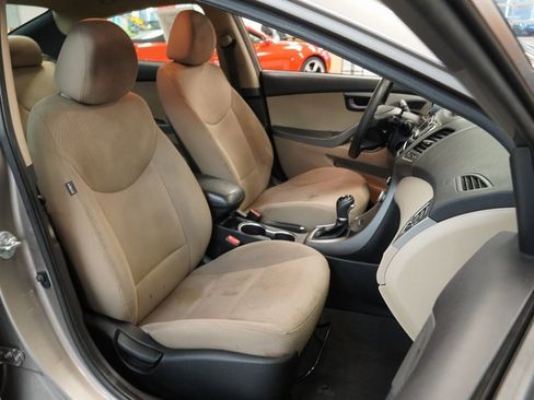 Used 2015 Hyundai Elantra SE image 29