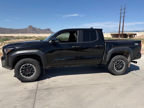 Used 2024 Toyota Tacoma TRD Off-Road w/ TRD Off Road Upgrade Package AWD/4WD image 5