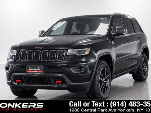 Used 2019 Jeep Grand Cherokee Trailhawk w/ Trailhawk Luxury Group AWD/4WD image 2