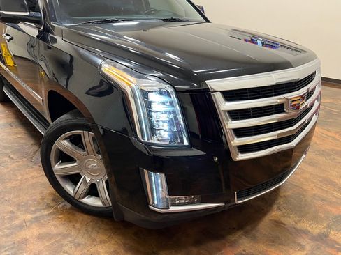 Used 2015 Cadillac Escalade ESV Luxury image 44