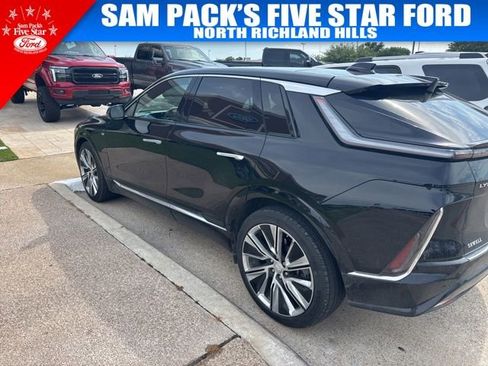Used 2024 Cadillac Lyriq Luxury w/ LPO, Floor Liner Package AWD/4WD image 3