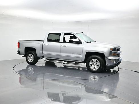Used 2018 Chevrolet Silverado 1500 LT w/ LT Eassist Package RWD image 3