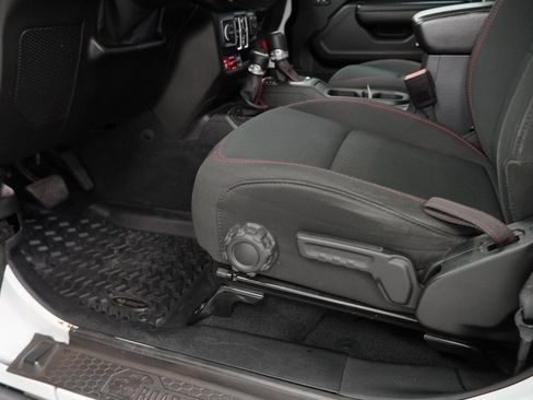 Certified 2021 Jeep Gladiator Rubicon w/ Cold Weather Group image 41