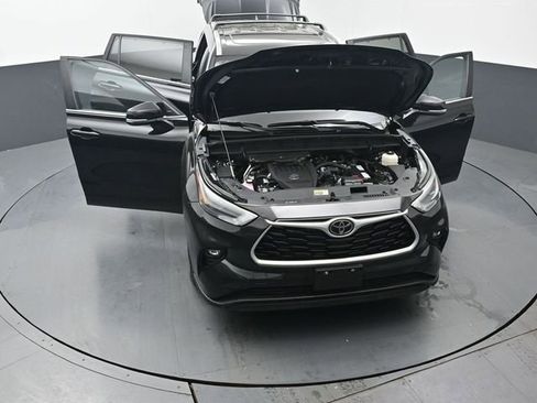Used 2023 Toyota Highlander XLE AWD/4WD image 52
