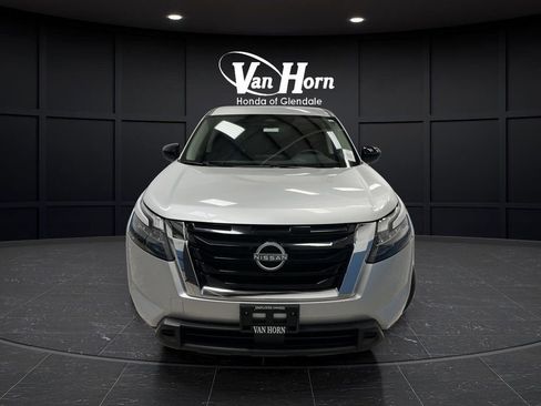 Used 2024 Nissan Pathfinder S image 9