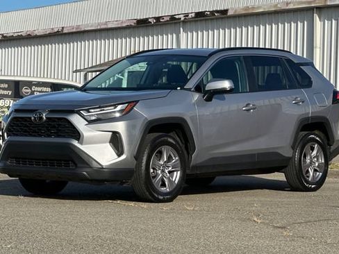 Used 2024 Toyota RAV4 XLE FWD image 8