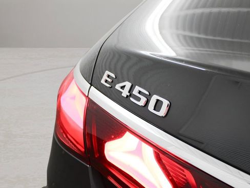 Used 2025 Mercedes-Benz E 450 4MATIC Sedan image 29