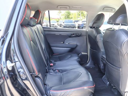 Used 2024 Toyota Highlander LE image 33