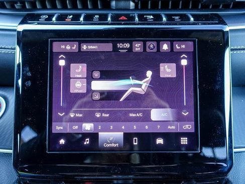 New 2025 Jeep Grand Cherokee Altitude image 7