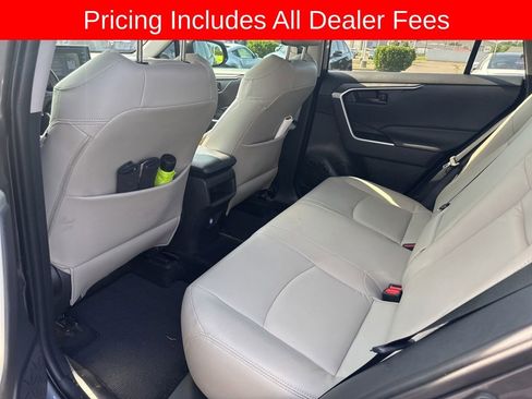 Used 2021 Toyota RAV4 LE AWD/4WD image 11