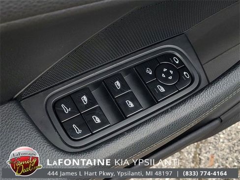Used 2018 Porsche Panamera 4 image 16