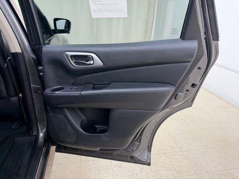 Used 2019 Nissan Pathfinder SL AWD/4WD image 13