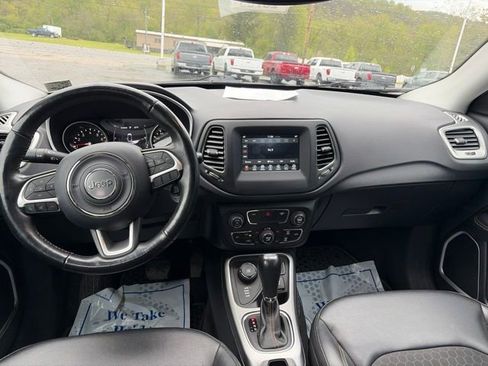 Used 2019 Jeep Compass Latitude w/ Cold Weather Group AWD/4WD image 2