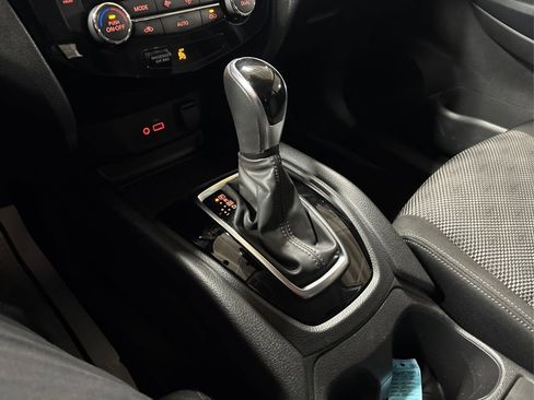 Used 2020 Nissan Rogue Sport SV image 29