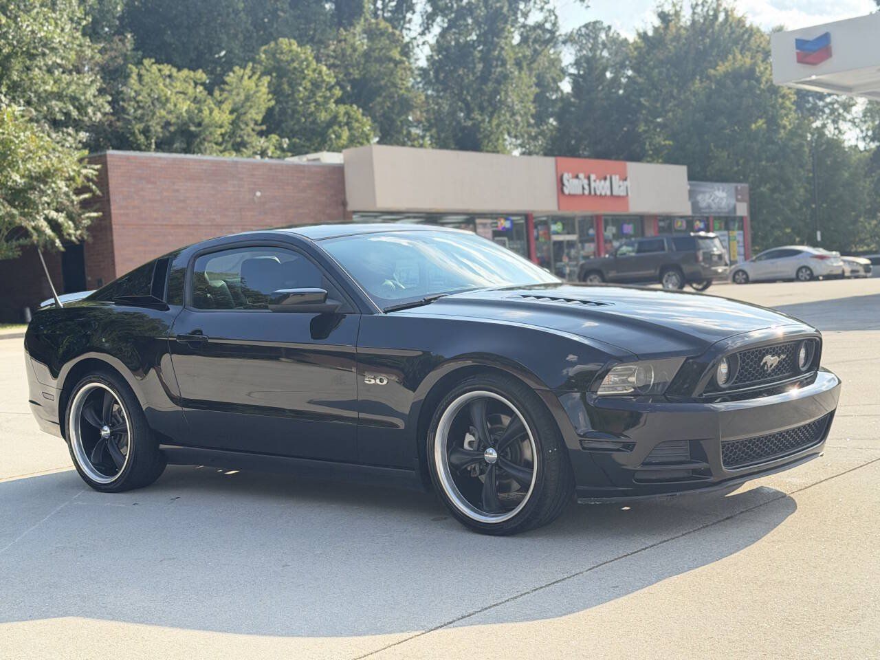 Used 2013 Ford Mustang GT RWD image 3