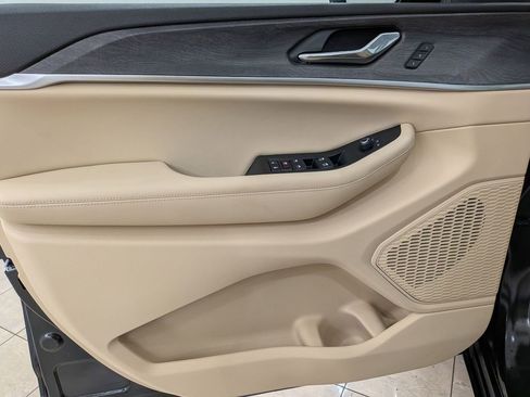 Used 2024 Jeep Grand Cherokee Limited w/ Luxury Tech Group II image 15