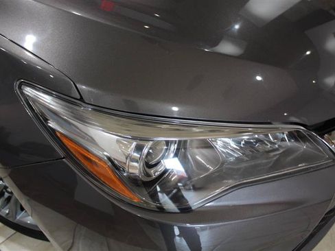 Used 2016 Toyota Camry SE FWD image 10