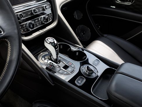 Certified 2023 Bentley Bentayga Extended Wheelbase AWD/4WD image 23