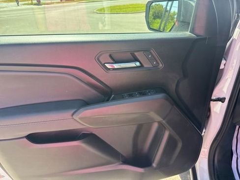 Used 2024 Chevrolet Colorado LT AWD/4WD image 16