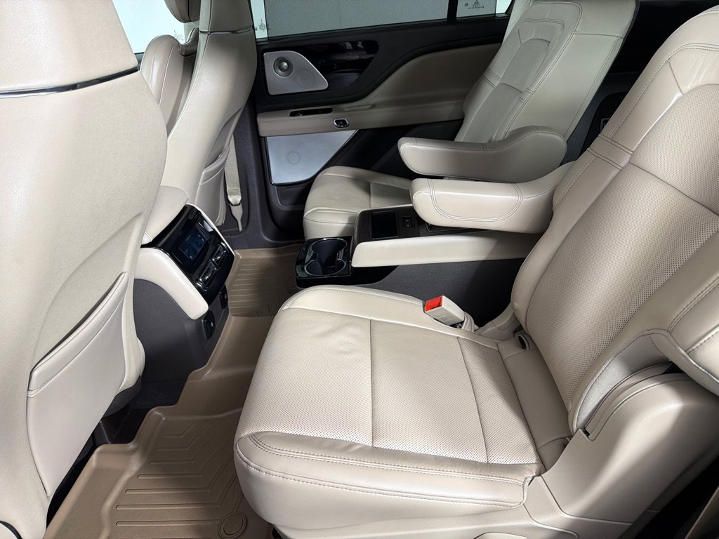 Used 2020 Lincoln Aviator Reserve w/ Equipment Group 202A AWD/4WD image 19