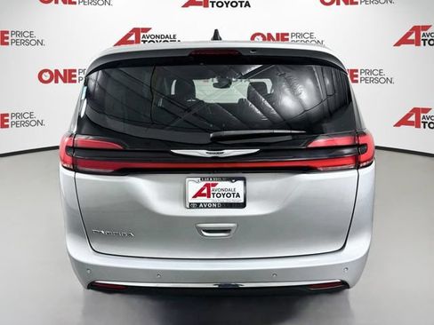 Used 2024 Chrysler Pacifica Touring-L FWD image 6