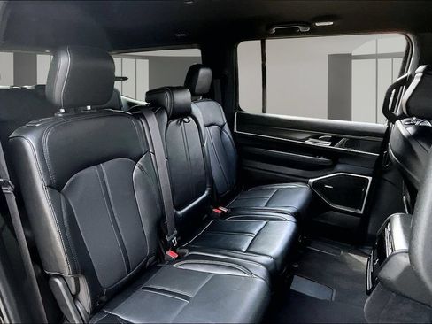 Used 2024 Jeep Wagoneer Series II w/ Flexible Seating Group RWD image 29