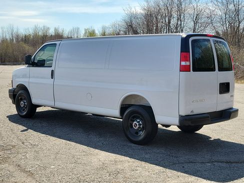 New 2026 GMC Savana 3500 Extended RWD image 5