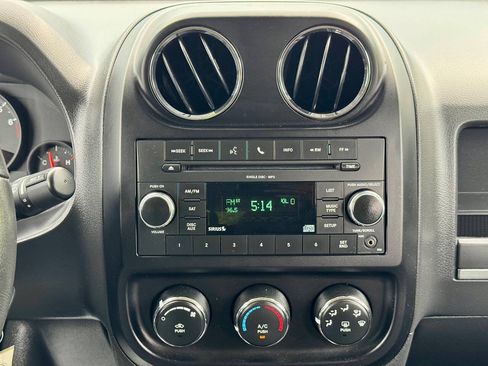 Used 2010 Jeep Patriot Latitude AWD/4WD image 19