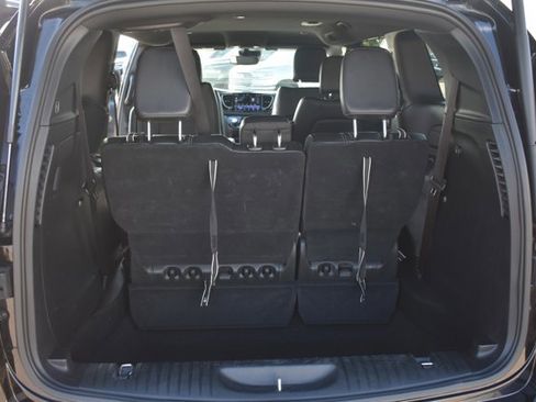 Used 2025 Chrysler Pacifica Select FWD image 18