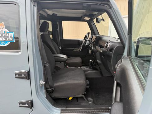 Used 2015 Jeep Wrangler Unlimited Sport w/ Quick Order Package 24S AWD/4WD image 3