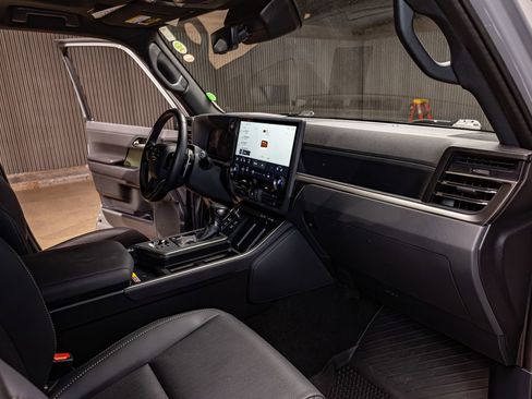 Used 2025 Lexus GX 550 image 14