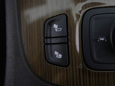 Certified 2023 GMC Acadia SLE w/ Driver Convenience Package image 26