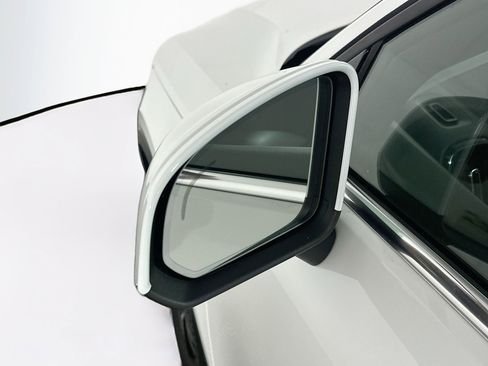 Used 2025 Volvo XC40 B5 Core image 16