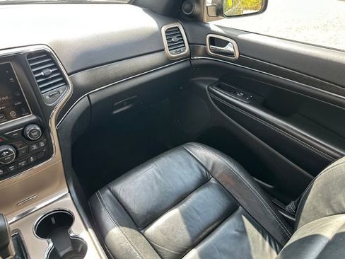 Used 2017 Jeep Grand Cherokee Limited AWD/4WD image 25