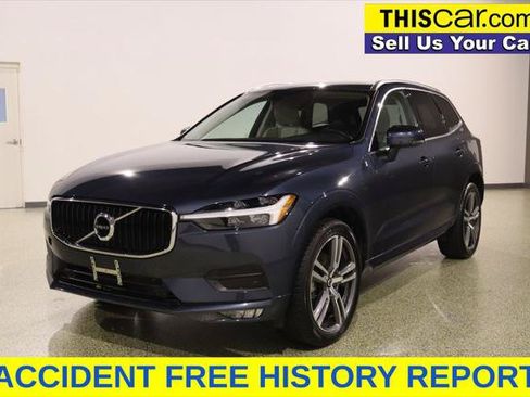Used 2021 Volvo XC60 T5 Momentum w/ Premium Package FWD image 3