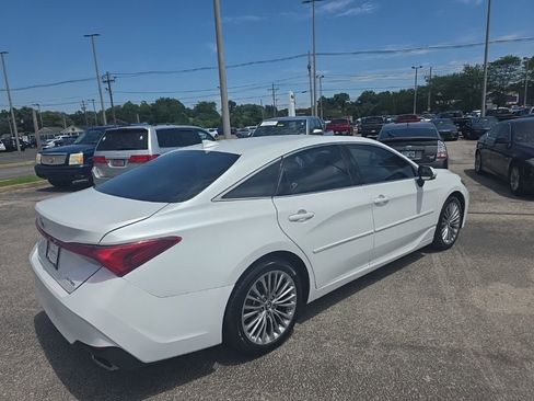 Used 2019 Toyota Avalon Limited w/ Advanced Safety Package FWD image 5