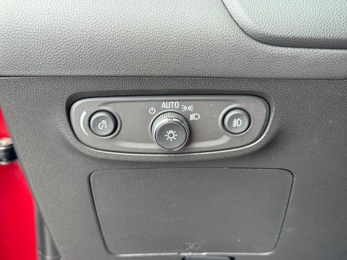 Used 2023 Buick Encore GX Essence w/ Experience Buick Package FWD image 23