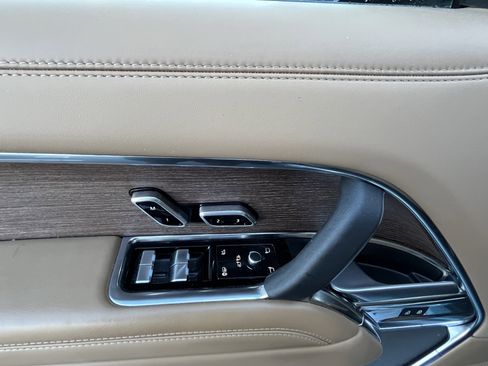 Used 2023 Land Rover Range Rover SE image 14