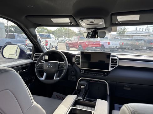 Used 2025 Toyota Tundra Limited image 16