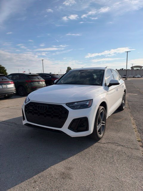 Used 2023 Audi Q5 e Premium Plus AWD/4WD image 2