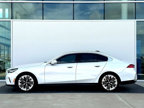 New 2026 BMW 530i w/ Executive Package RWD image 8