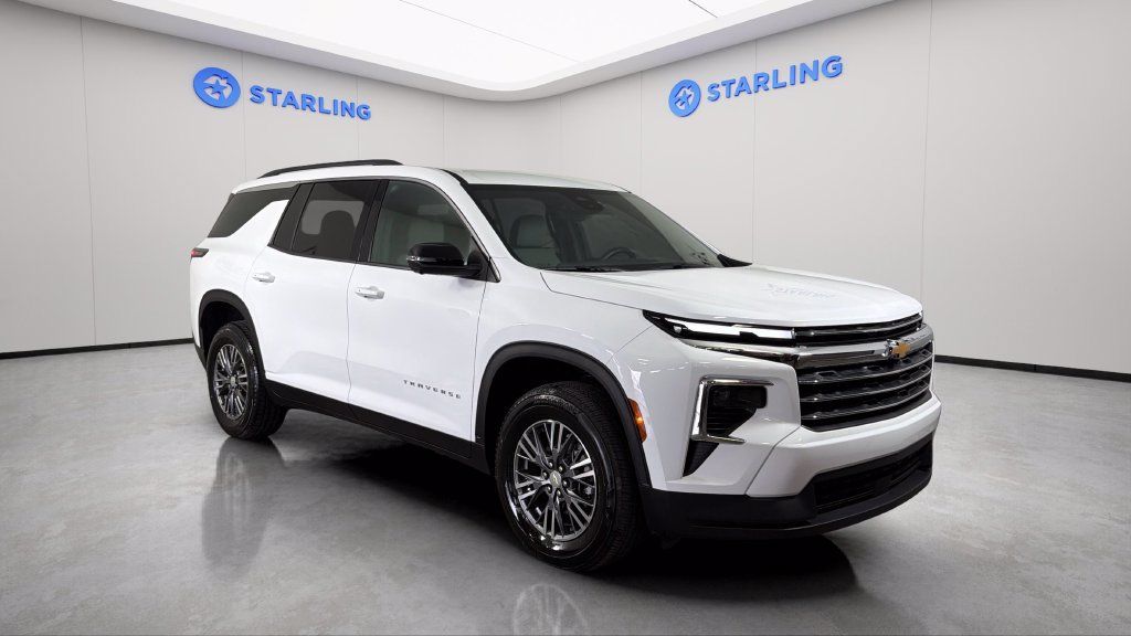 Used 2026 Chevrolet Traverse LT w/ Driver Confidence Package FWD image 13
