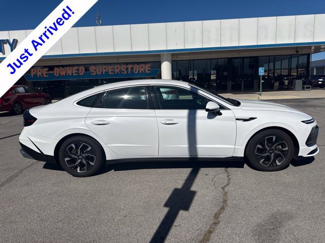 Used 2025 Hyundai Sonata SEL FWD image 2