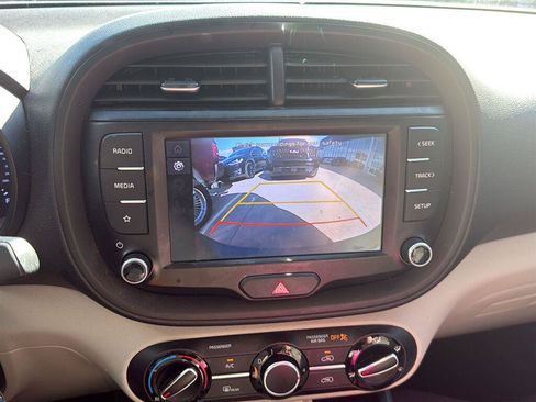 Used 2022 Kia Soul LX FWD image 6