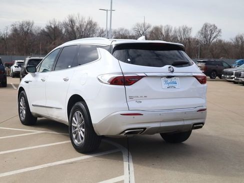 Used 2024 Buick Enclave Premium image 6