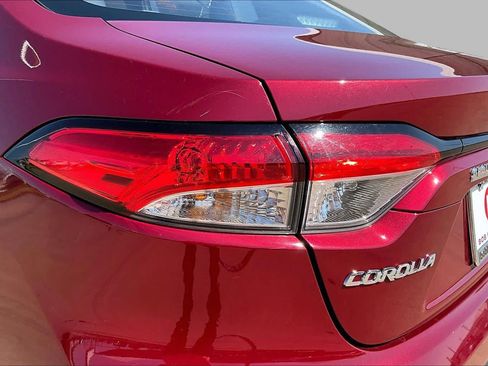 Used 2025 Toyota Corolla LE FWD image 27