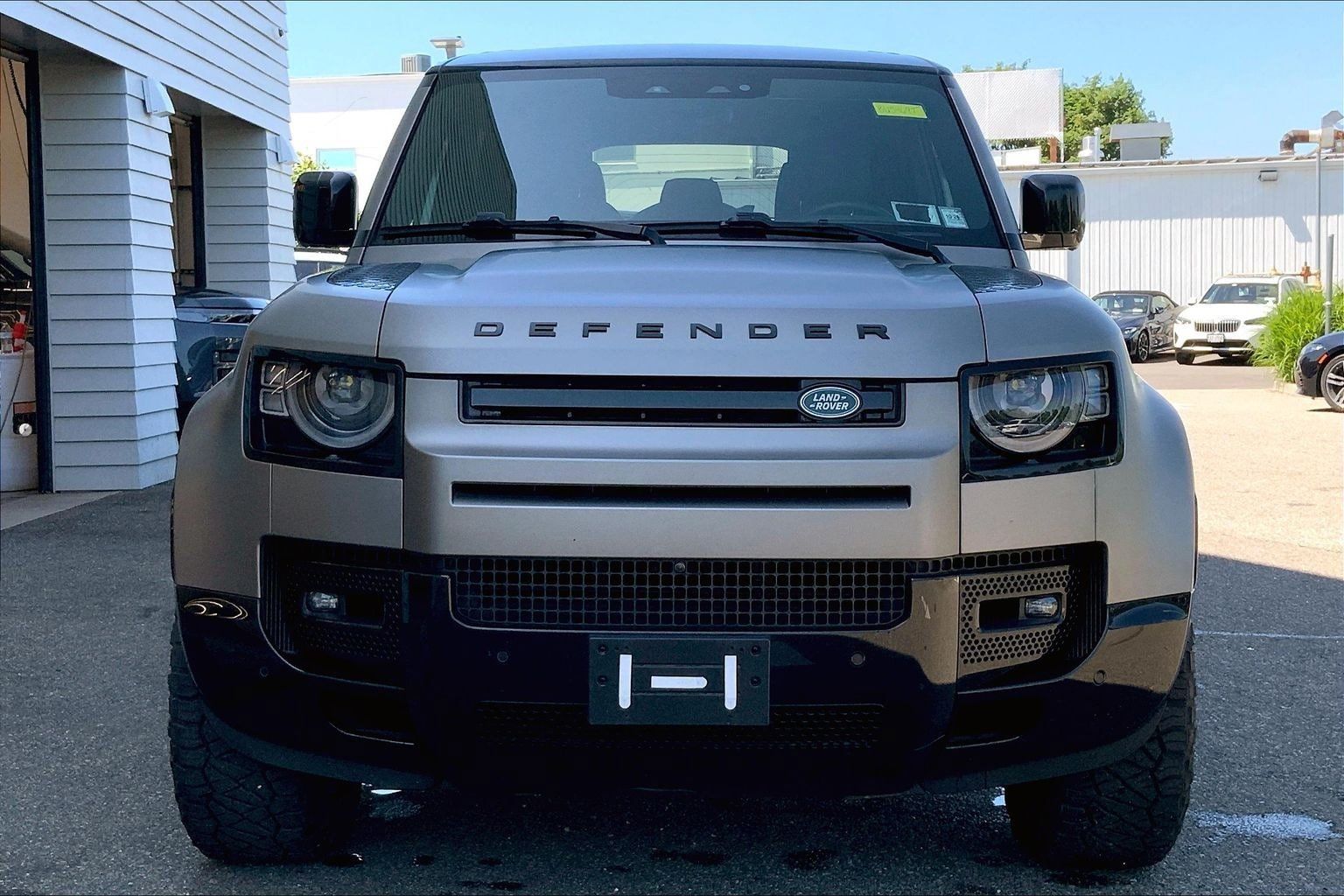 Used 2025 Land Rover Defender 110 X-Dynamic SE AWD/4WD image 8