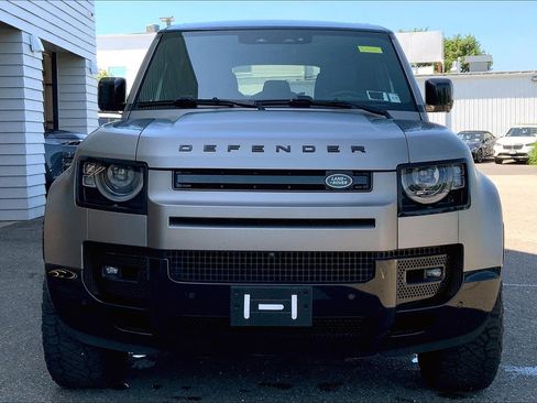 Used 2025 Land Rover Defender 110 X-Dynamic SE AWD/4WD image 8