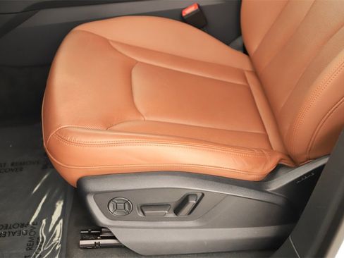 Used 2021 Audi Q8 Premium Plus image 25
